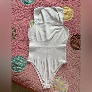 Chic White Sleeveless Bodysuit